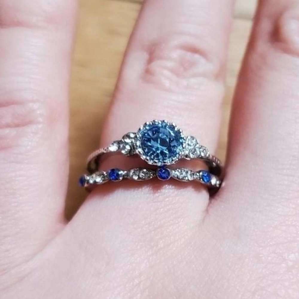 NWOT Round Blue Sapphire Ring Set - Picture 2 of 5